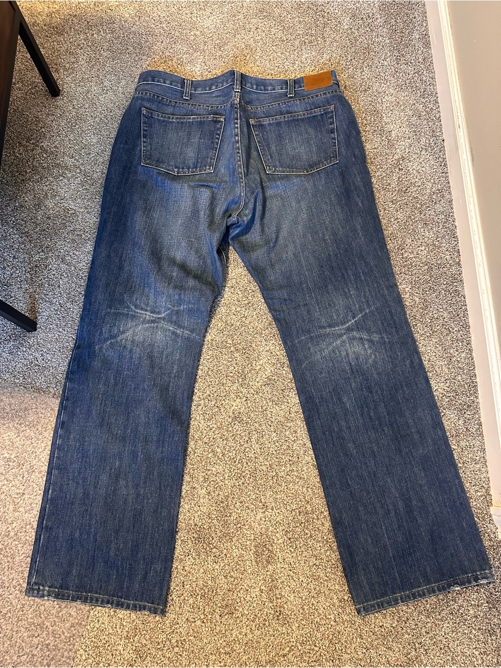 J. Crew Men's Straight-Leg Denim Jeans in Blue Wash - Picture 4 of 5